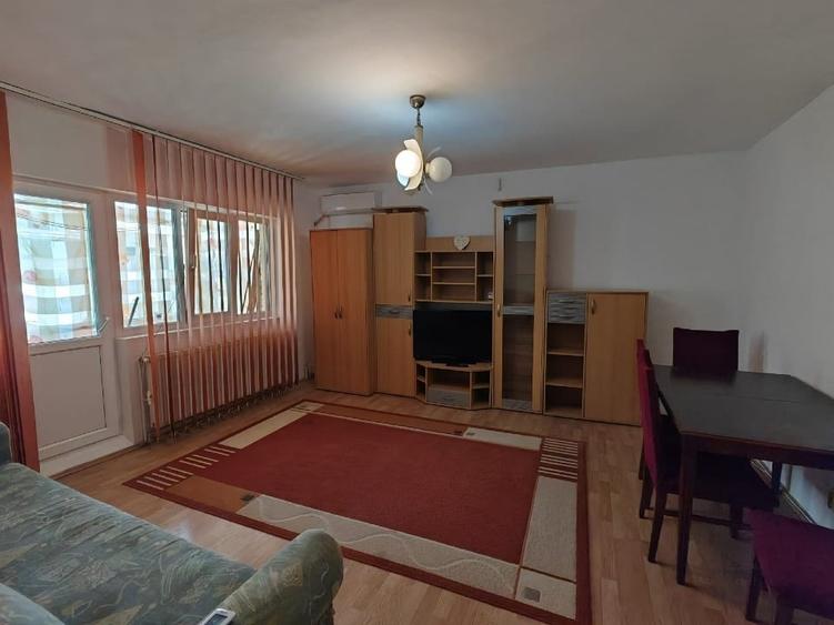 Apartament cu 2 camere decomandat, mobilat în Central