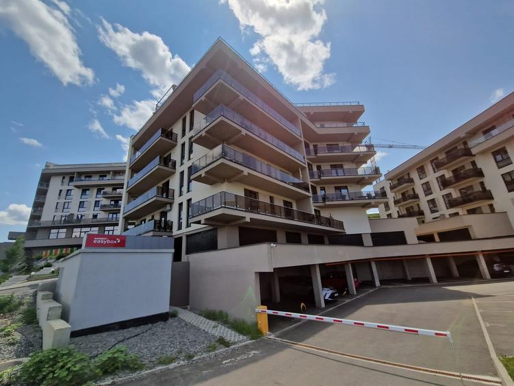 Apartament cu 3 camere semidecomandat în Florești