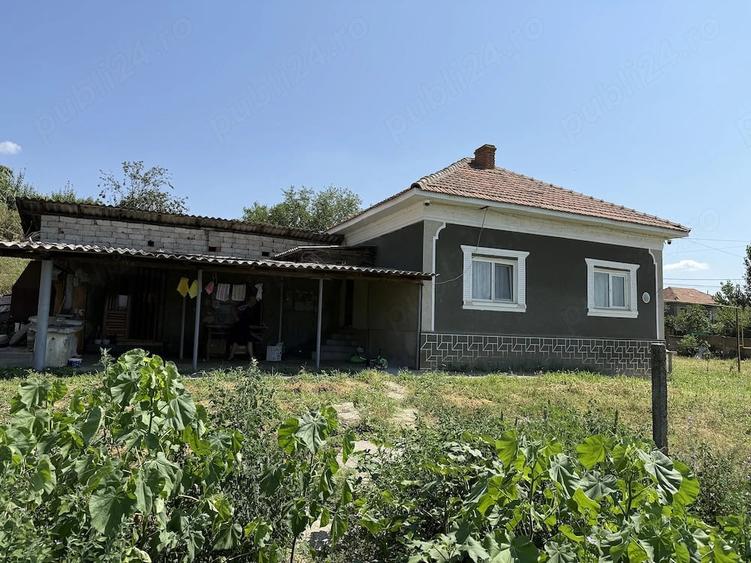 Casă cu Teren 2828 Mp în Central