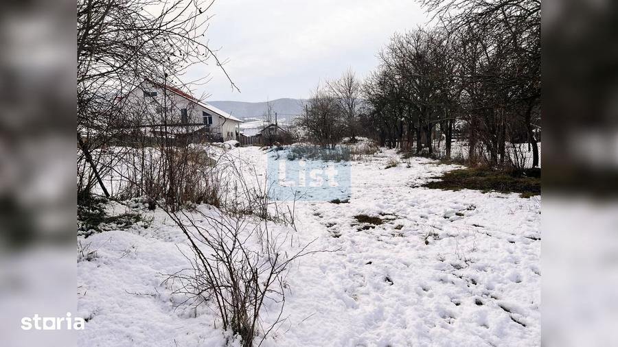 Teren de 2000 mp, în Central