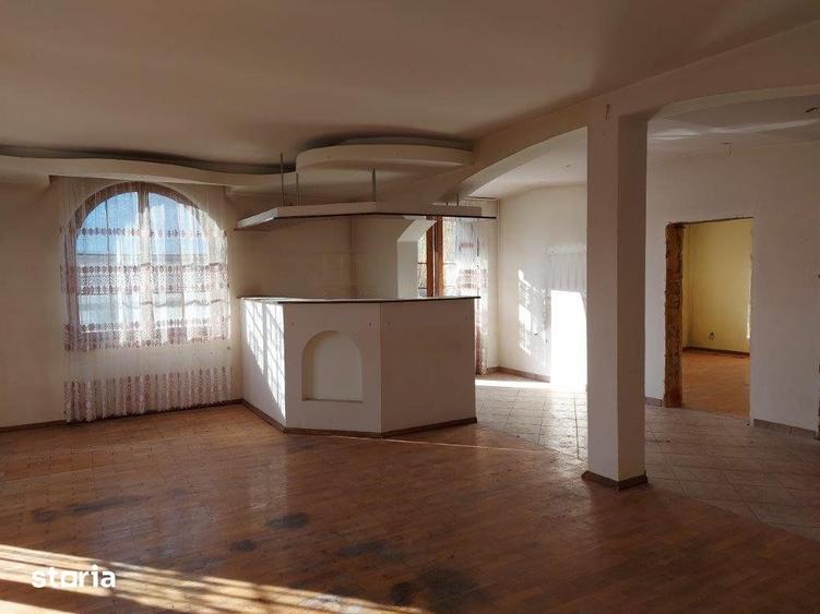 Casă cu 5 camere cu Teren 1380 Mp în Costești