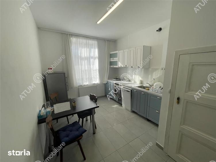 Apartament la casa cu 2 camere decomandate curte comuna central Sibiu - 6