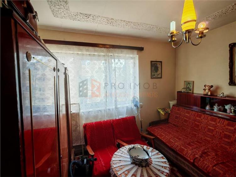 Apartament cu 2 camere semidecomandat, mobilat în 1 Decembrie