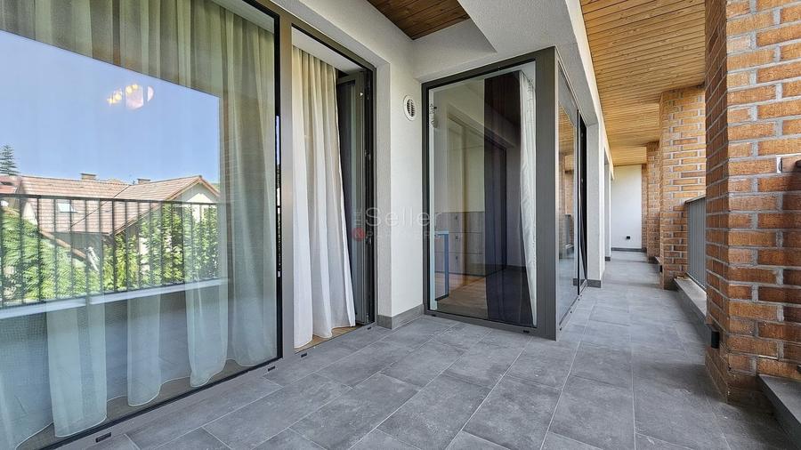 Apartament cu 3 camere decomandat, mobilat în Brașovul Vechi