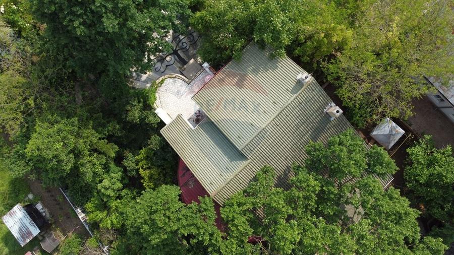 Casă individuală cu 7 camere cu Teren 1798.1600341797 Mp în Izvorani