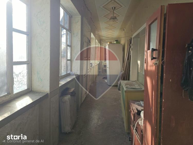 Casă cu 6 camere cu Teren 4041 Mp în Racovița