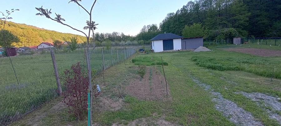 Casă cu 2 camere cu Teren 1030 Mp în Budeasa
