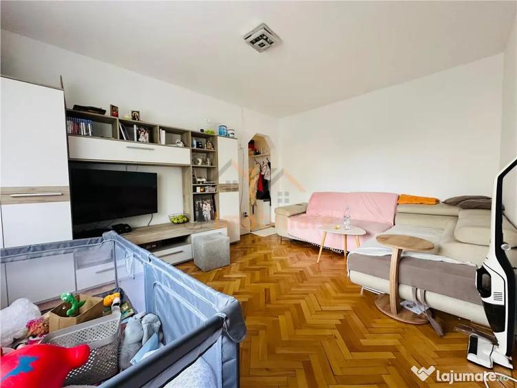 Apartament cu 3 camere semidecomandat în Central