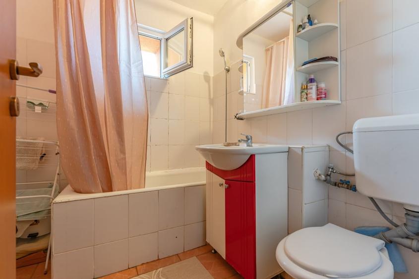 Apartament cu 4 camere decomandat, mobilat în Răcădău