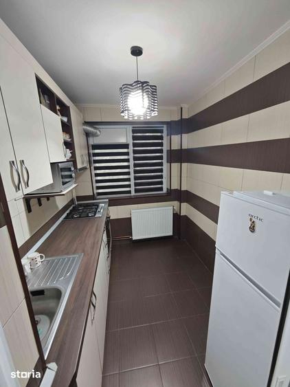 Apartament cu 3 camere semidecomandat în Micro 17