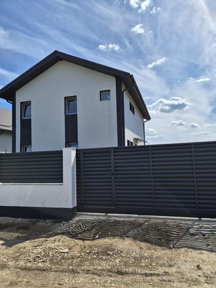 Casă individuală cu 4 camere cu Canalizare în Haliu