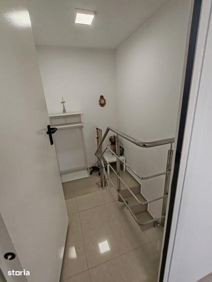 Casă cu 6 camere decomandat cu Teren 50 Mp în Titan