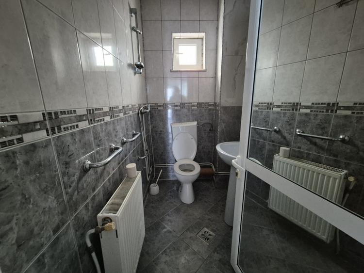 Casă individuală cu 8 camere cu Canalizare în Găvana 2