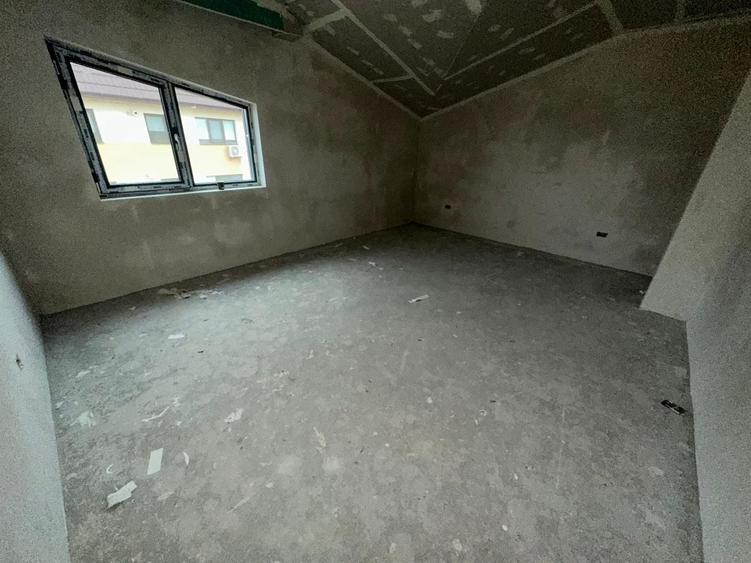 Duplex cu 6 camere cu Canalizare în Fundeni