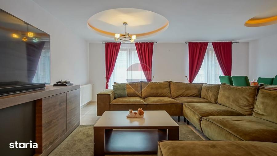 Casă cu 7 camere cu Teren 300 Mp în Central