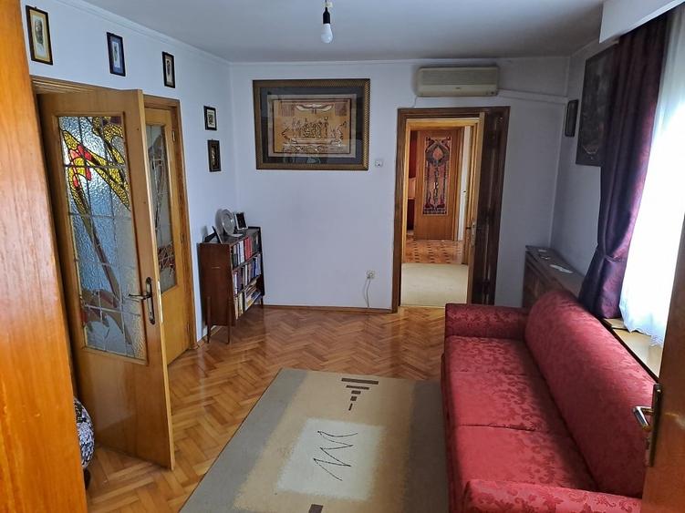 Casă individuală cu 6 camere cu Canalizare în Industriilor