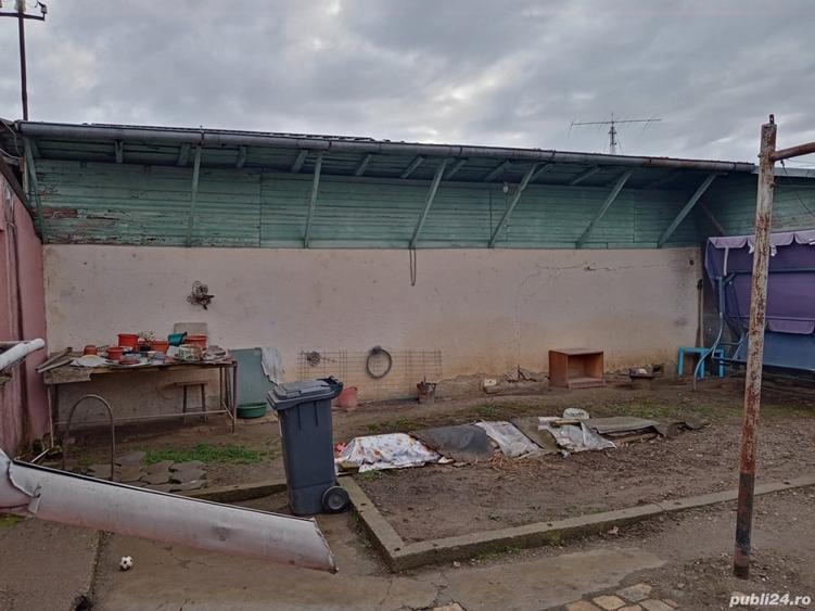 Casă cu 5 camere cu Teren 964 Mp în Pleașa