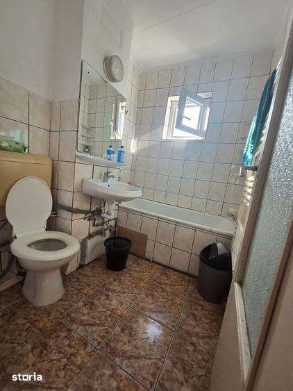 Apartament cu 3 camere decomandat în Lipovei