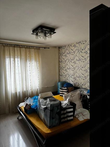 Apartament cu 3 camere decomandat în Drumul Taberei