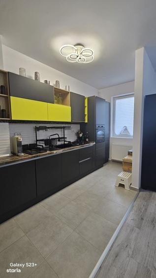 Apartament cu 4 camere decomandat în Titan