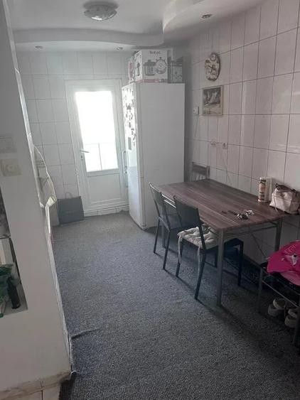Apartament cu 3 camere decomandat în Baza 3