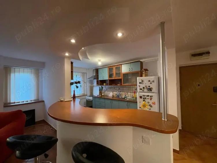 Apartament cu 3 camere decomandat în Central