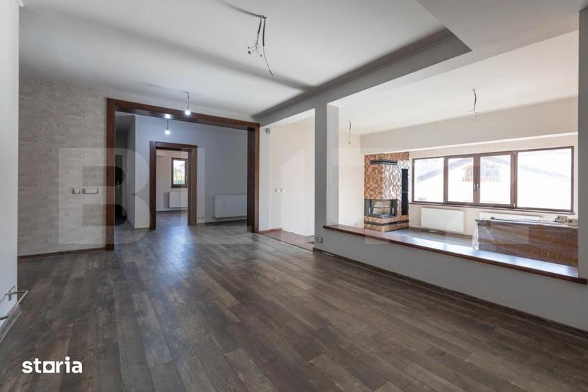 Casă cu 8 camere cu Teren 1600 Mp în Răzvad