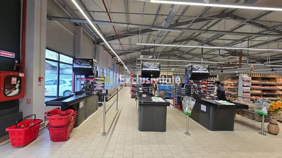 Spațiu comercial, de 910 mp, în Filipeștii de Pădure
