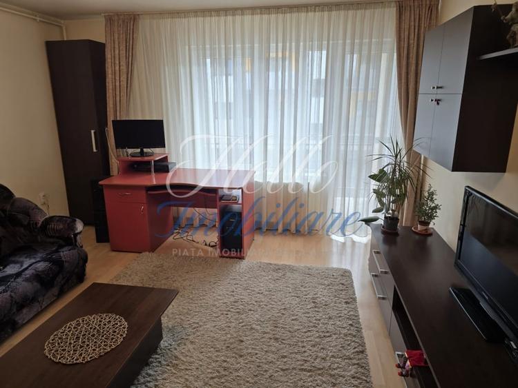 Apartament cu 3 camere semidecomandat în Florești