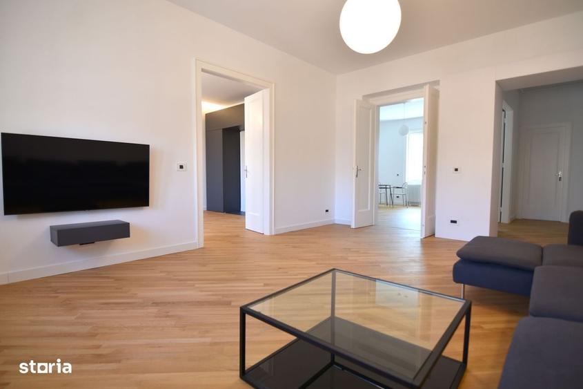 Apartament cu 3 camere decomandat în Neptun