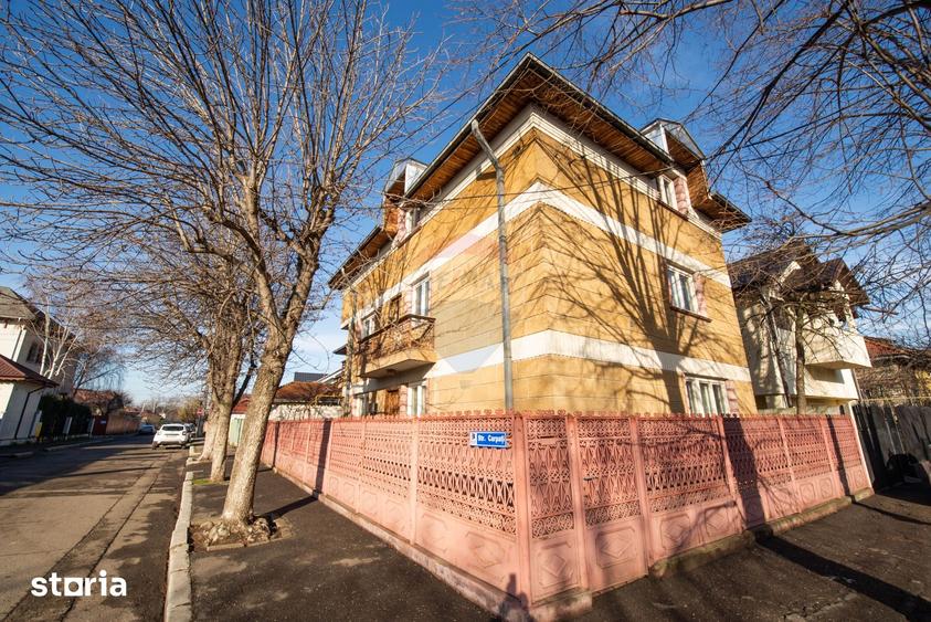 Casă cu 7 camere cu Teren 200 Mp în Central