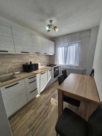 Apartament cu 3 camere semidecomandat în Micălaca
