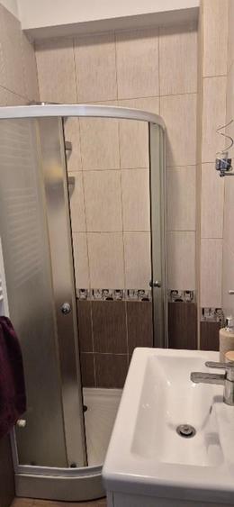 Apartament cu 3 camere semidecomandat, mobilat în Lujerului