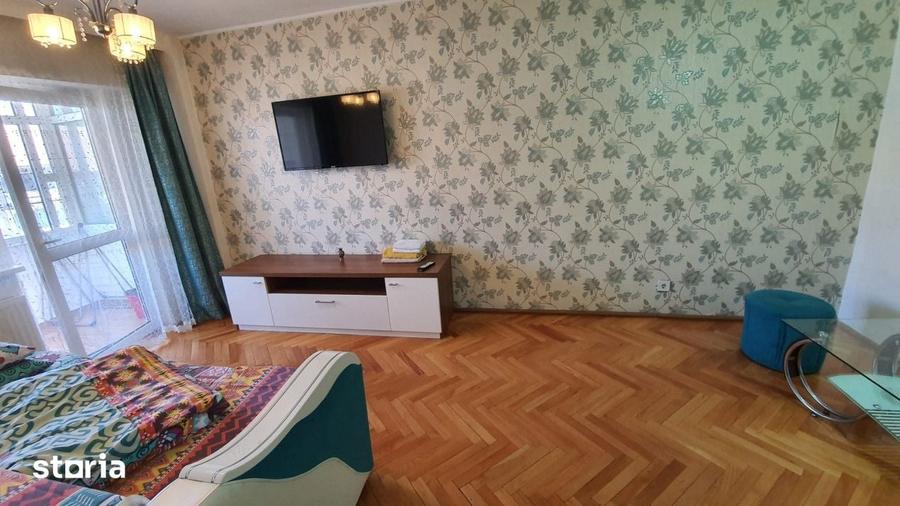 Garsonieră decomandată în Central