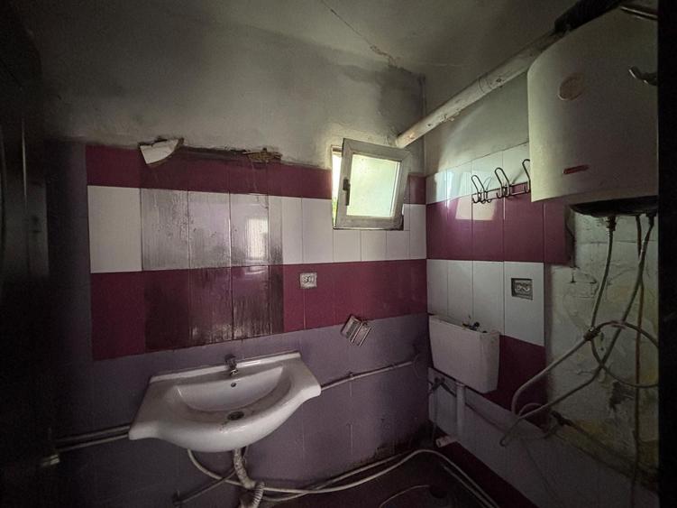 Casă individuală cu 4 camere cu Canalizare în Turnișor
