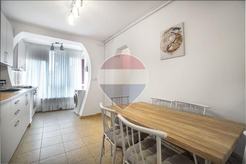 Apartament cu 3 camere decomandat, mobilat în Vlahuță