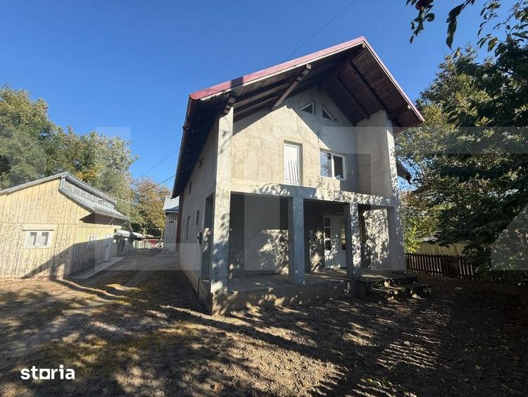 Casă cu 5 camere cu Teren 2433 Mp în Corni