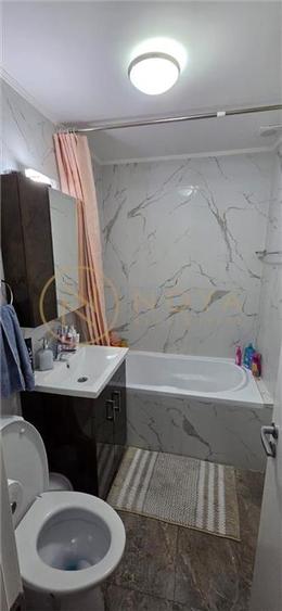 Apartament cu 4 camere semidecomandat în Politehnica