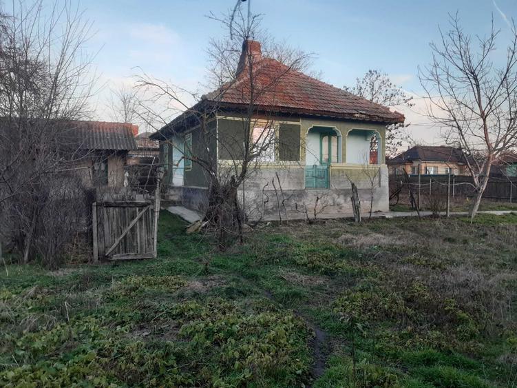 Casă cu 3 camere cu Teren 1500 Mp în Boldești
