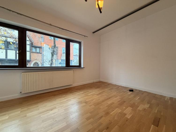 Apartament cu 3 camere, mobilat în Primăverii