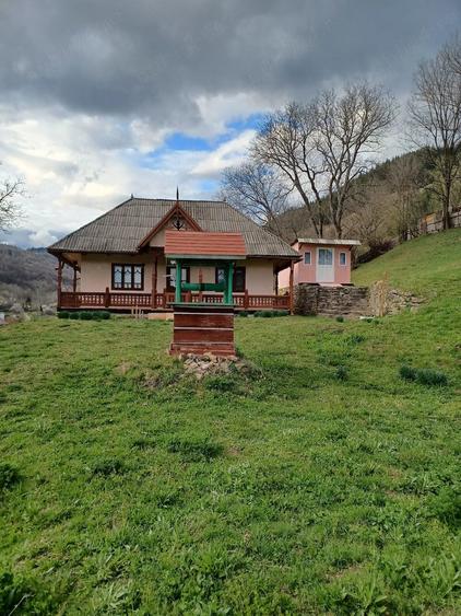 Casă cu 2 camere cu Teren 5600 Mp în Tașca