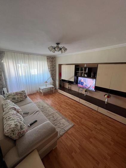 Apartament cu 4 camere decomandat în Cug