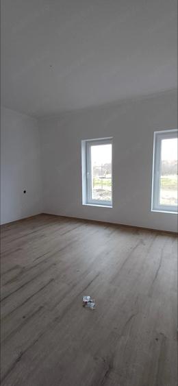 Casă cu Teren 700 Mp în Variaș