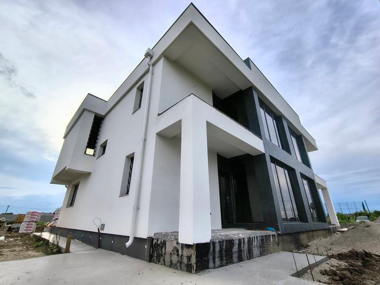 Duplex cu 4 camere cu Canalizare în 1 Decembrie