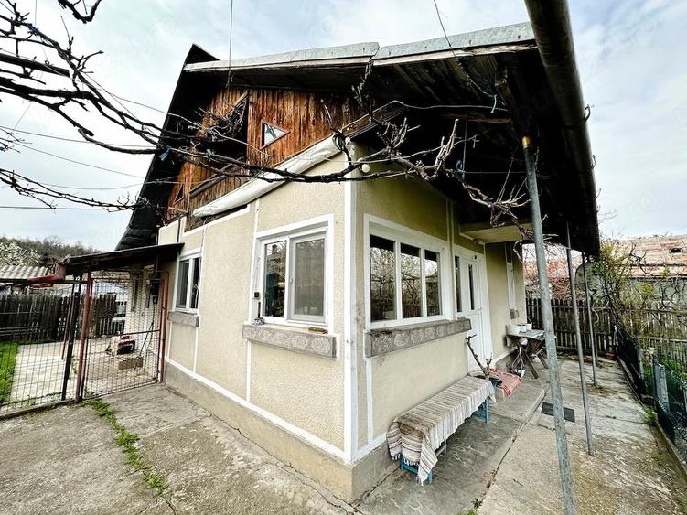 Casă cu Teren 2470 Mp în Mârțești