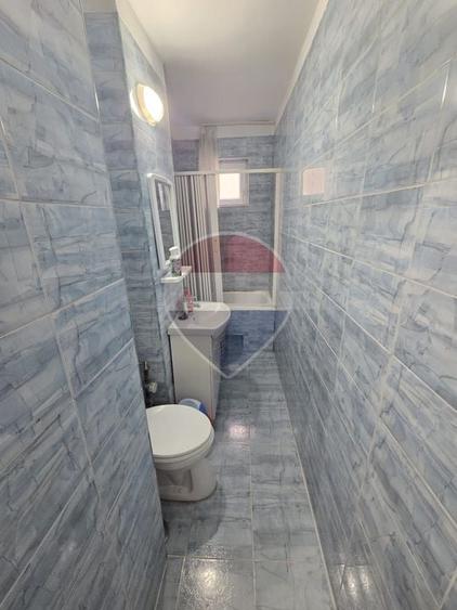Apartament cu 2 camere semidecomandat, mobilat în Central