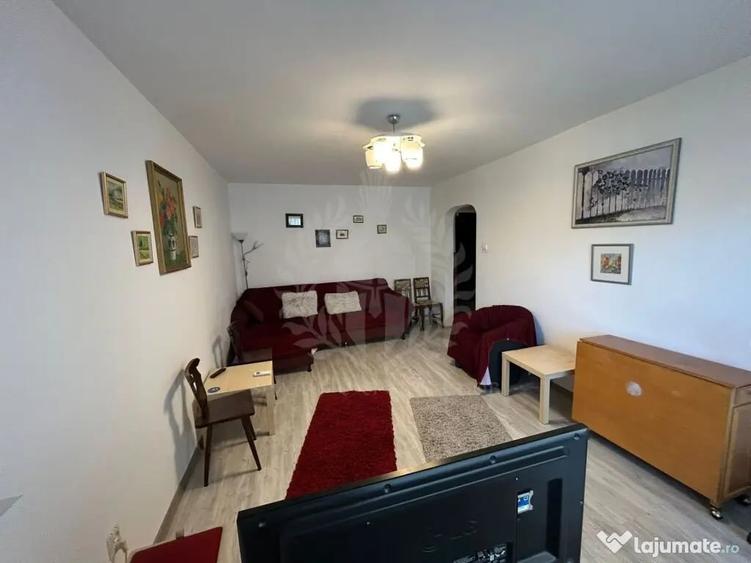 Apartament cu 4 camere decomandat în Malu Roșu