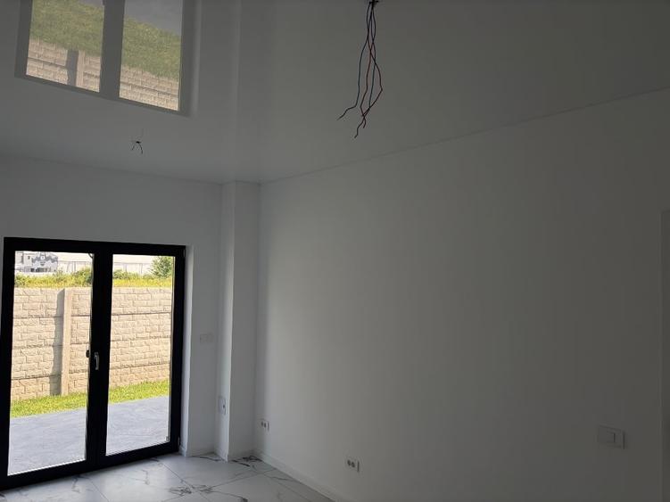 Casă individuală cu 3 camere cu Teren 300 Mp în Central
