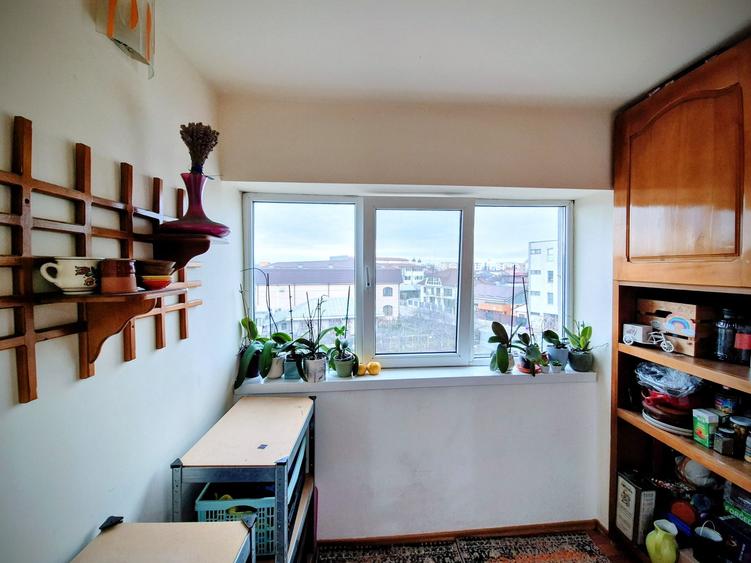 Apartament cu 3 camere decomandat în Central