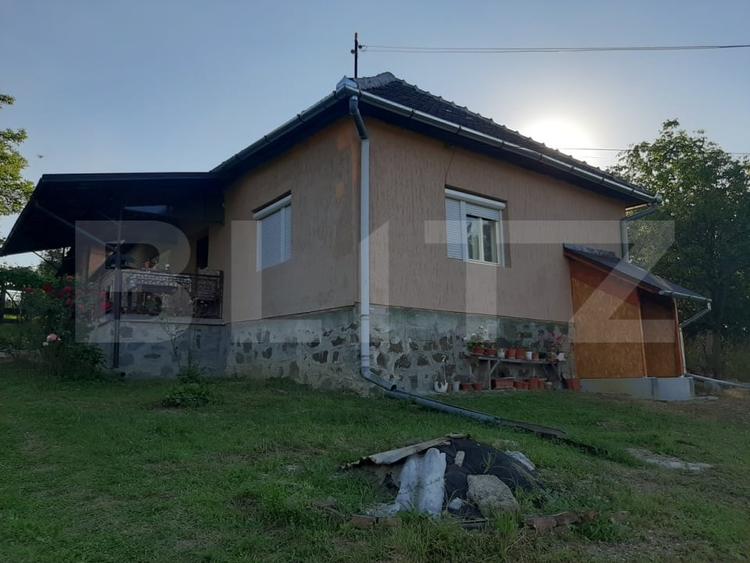 Casă individuală cu 2 camere cu Teren 2235 Mp în Brad